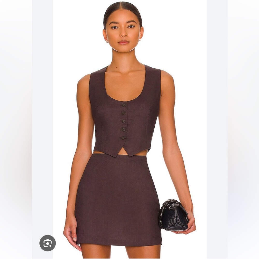 L'Academie Comilly Vest and Set